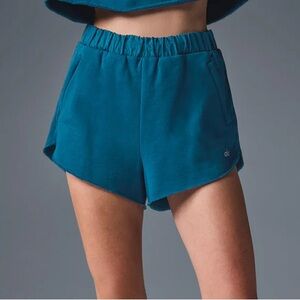 ALO Yoga | In The Air Dolphin Short | Eclipse Blue